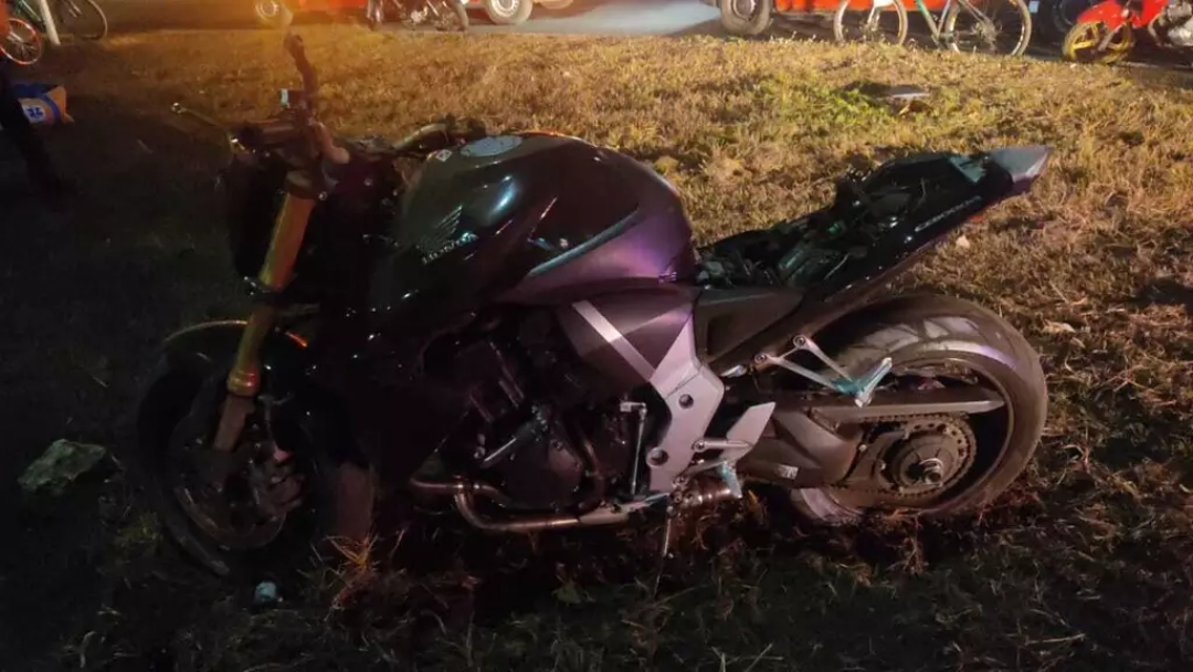 Rapaz morre ao cair durante teste de moto   