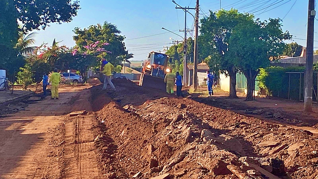 Prefeitura garante que remo&ccedil;&atilde;o do asfalto antigo &eacute; necess&aacute;ria para garantir recapeamento duradouro