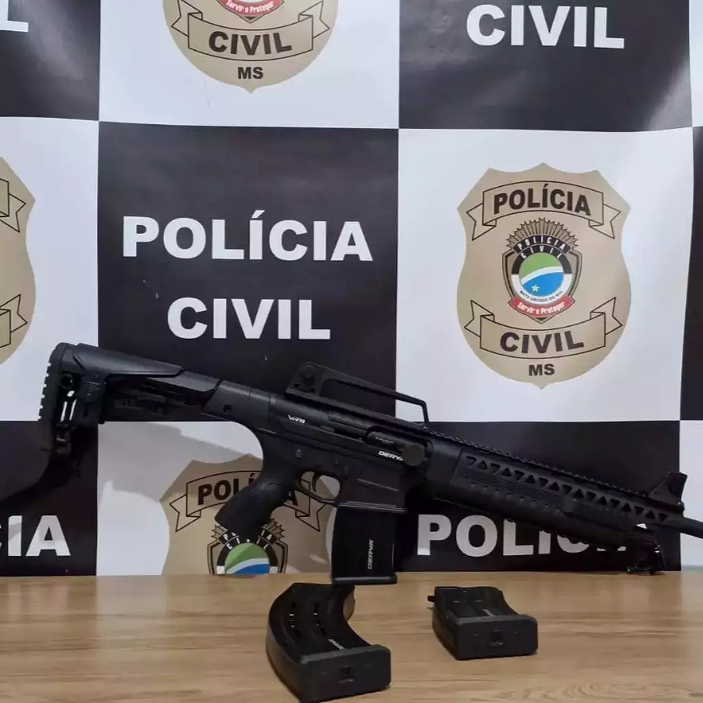 Carro capota e pol&iacute;cia encontra droga e arma em ve&iacute;culo do RS  