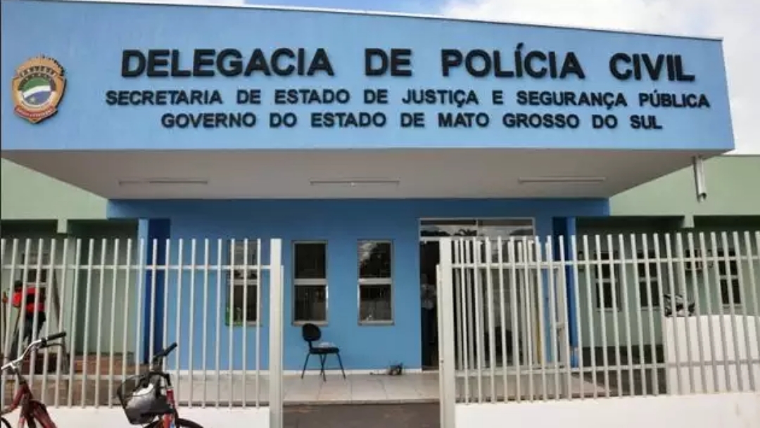 Transtornado, homem esfaqueia dois em feira de produtor em MS