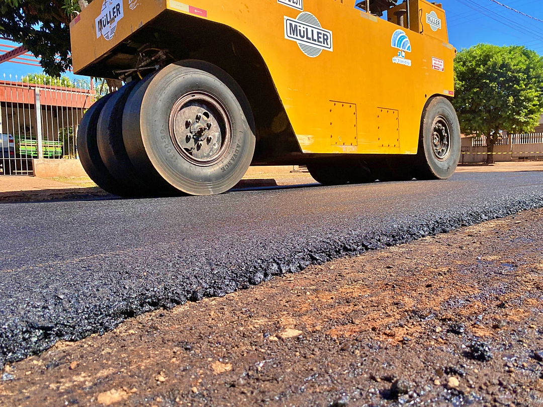 Come&ccedil;ou pela Rua Alagoas o recapeamento onde asfalto e base foram retirados