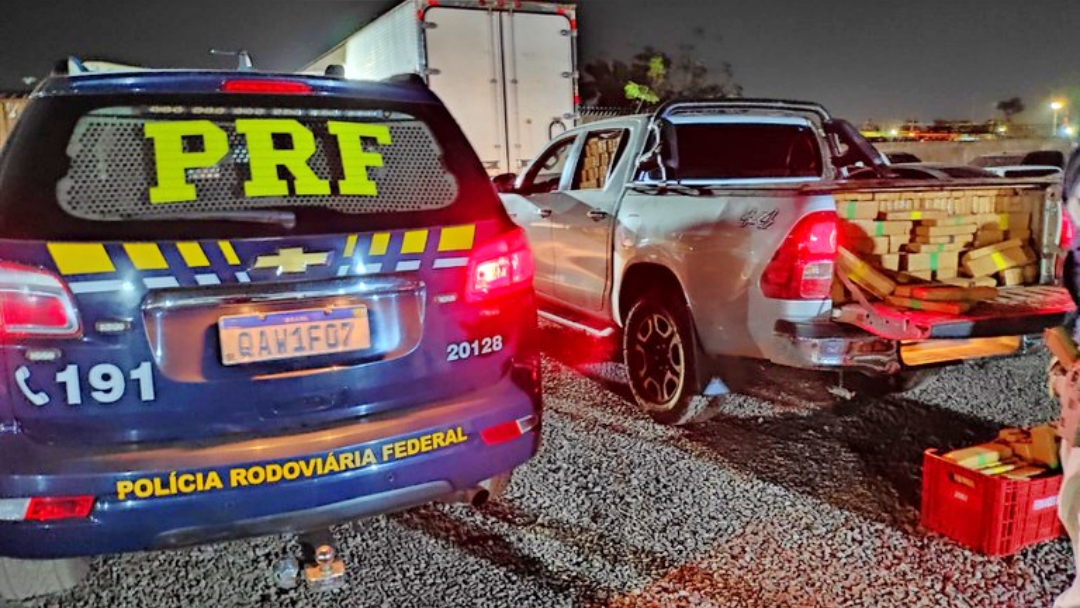PRF prende na BR-060 borracheiro que transportava 2 toneladas  de maconha em Hilux