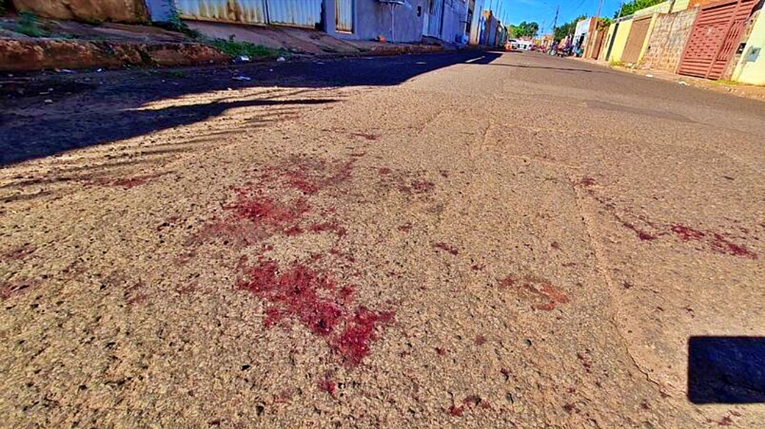 Motoentregador &eacute; esfaqueado e tem moto levada por bandidos em Campo Grande 