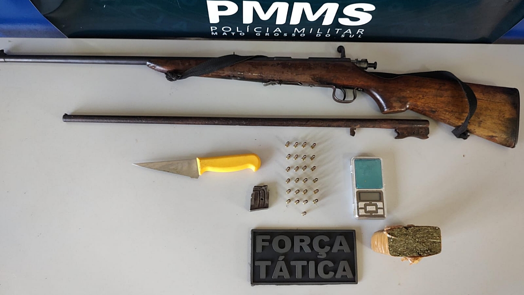 Na captura do autor de atentado, Pol&iacute;cia Militar fecha 2 &quot;bocas de fumo&quot;