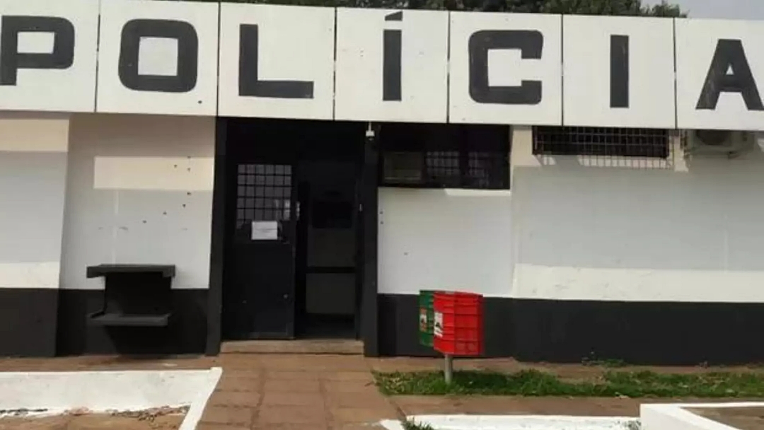 Marido &eacute; suspeito de esfaquear mulher 7 vezes e deixar v&iacute;tima com &oacute;rg&atilde;os expostos