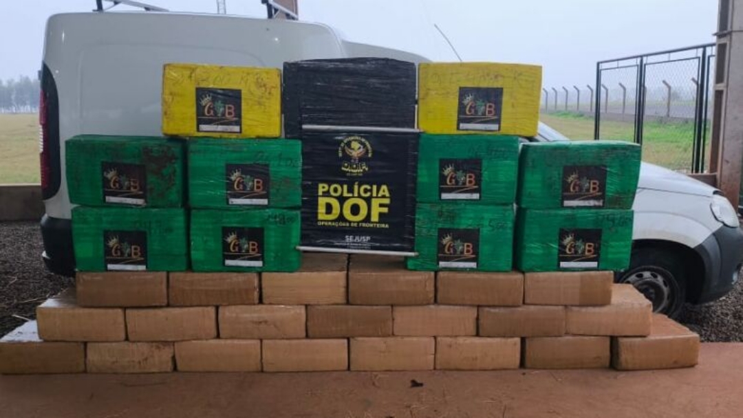 Ve&iacute;culo com mais de 700 quilos de maconha que seguia para Navira&iacute; &eacute; apreendido 