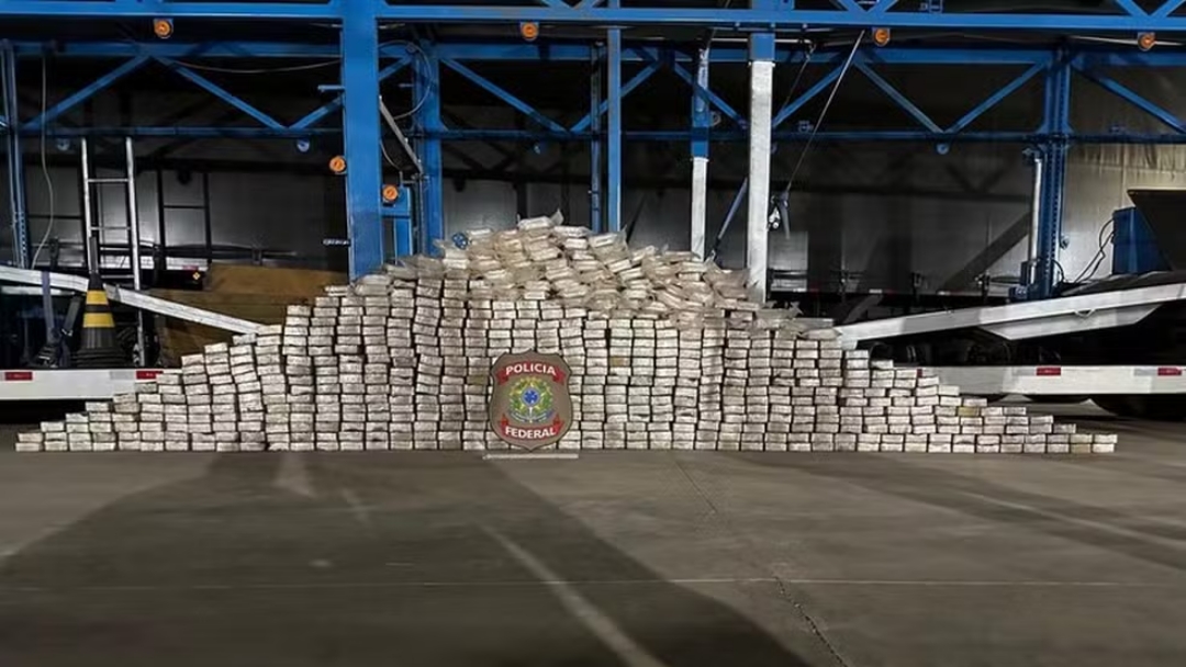 Motorista &eacute; preso com mais de meia tonelada de coca&iacute;na