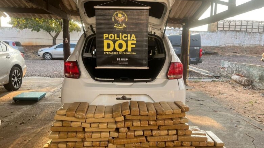 Ve&iacute;culo carregado com quase R$ 500 mil em droga &eacute; apreendido seguindo para Minas Gerais