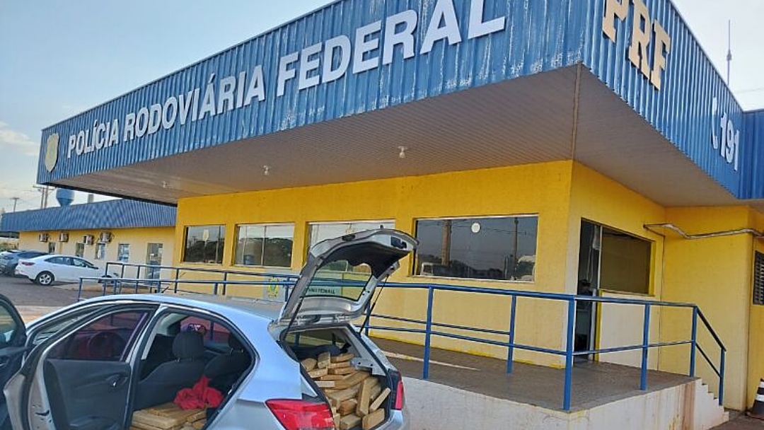 Casal &eacute; preso no Anel Vi&aacute;rio com mais de meia tonelada de maconha