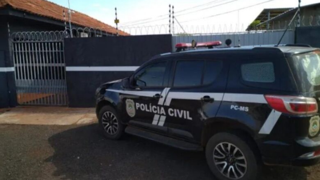 Homem &eacute; preso acusado de estuprar a pr&oacute;pria filha 