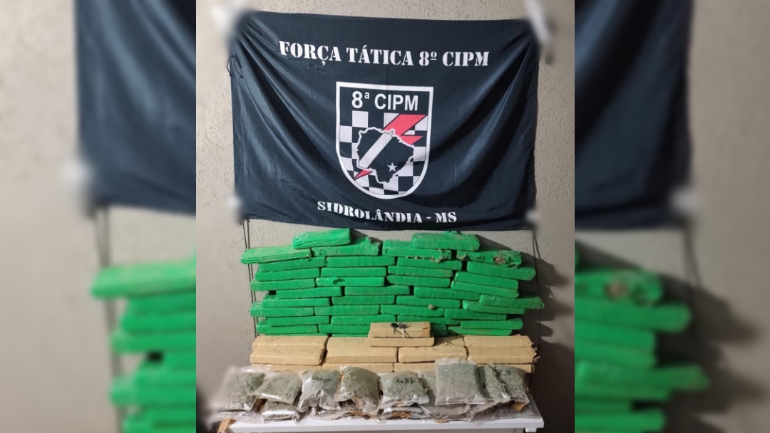 Em nova rota do tr&aacute;fico, PM apreende 60 kg de maconha no assoalho de Kadett 