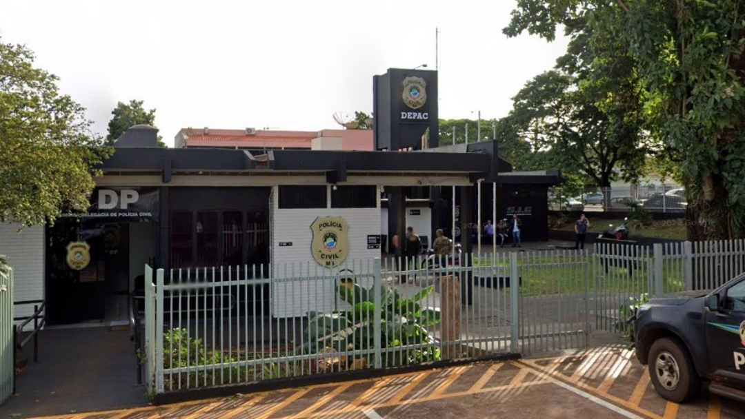 Homem morde as costas e tenta enforcar esposa durante discuss&atilde;o