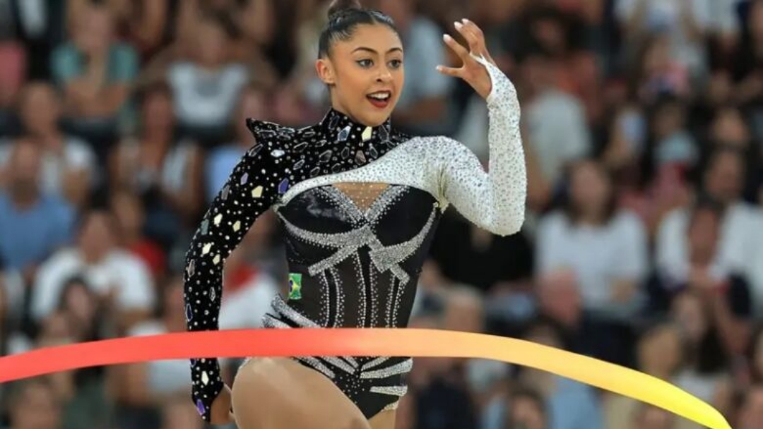 Gin&aacute;stica r&iacute;tmica: B&aacute;rbara Domingos p&otilde;e Brasil em 1&ordf; final individual