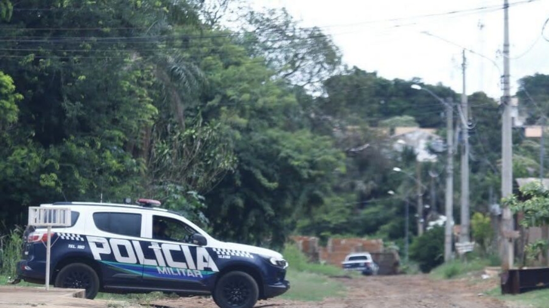 Usu&aacute;rio de drogas &eacute; espancado e tenta invadir casa de pai adotivo