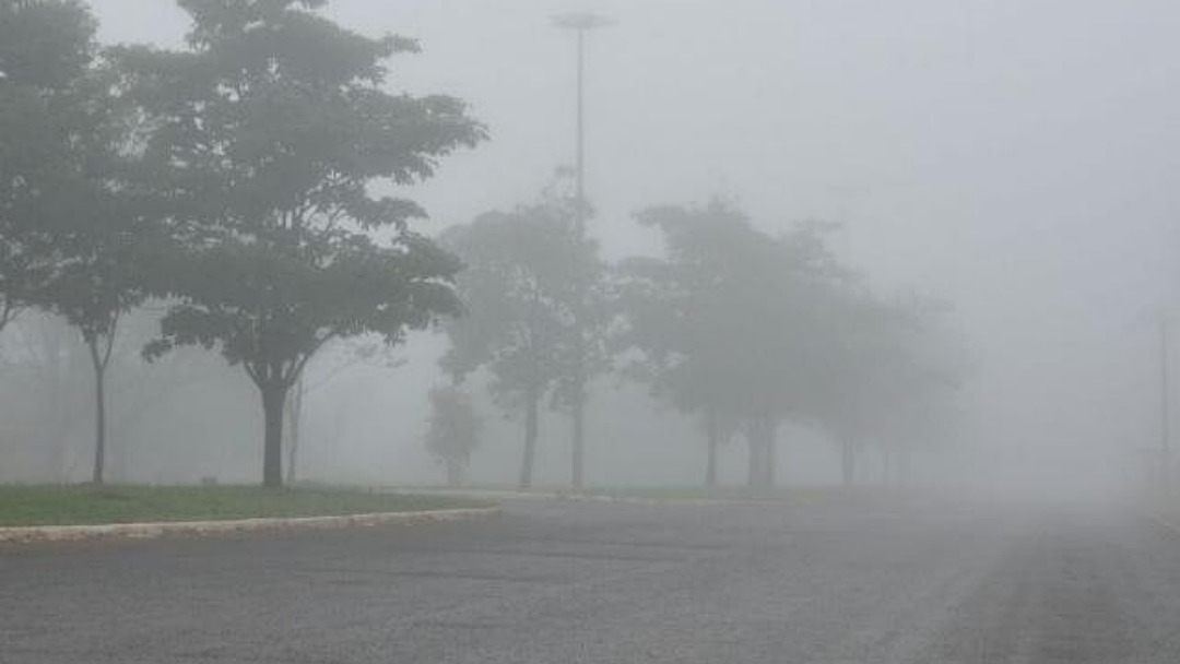 Intensa frente fria avan&ccedil;a e provoca chuva e frio em Mato Grosso do Sul