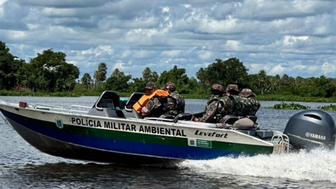 Turistas s&atilde;o resgatados pr&oacute;ximos aos inc&ecirc;ndios no Pantanal, em Corumb&aacute;