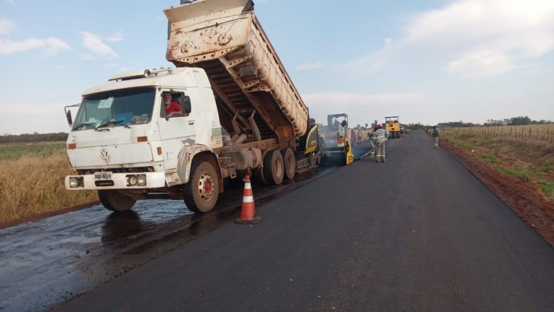 Empreiteira deve concluir em 30 dias obra na estrada do Cap&atilde;o Bonito e Gerson reivindica asfalto at&eacute; a Agrovila