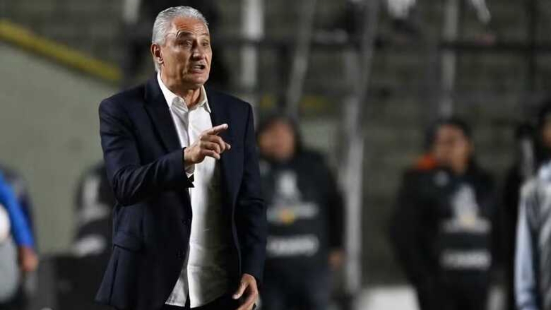 Tite sofre arritmia ap&oacute;s jogo do Flamengo e est&aacute; internado no Rio de Janeiro