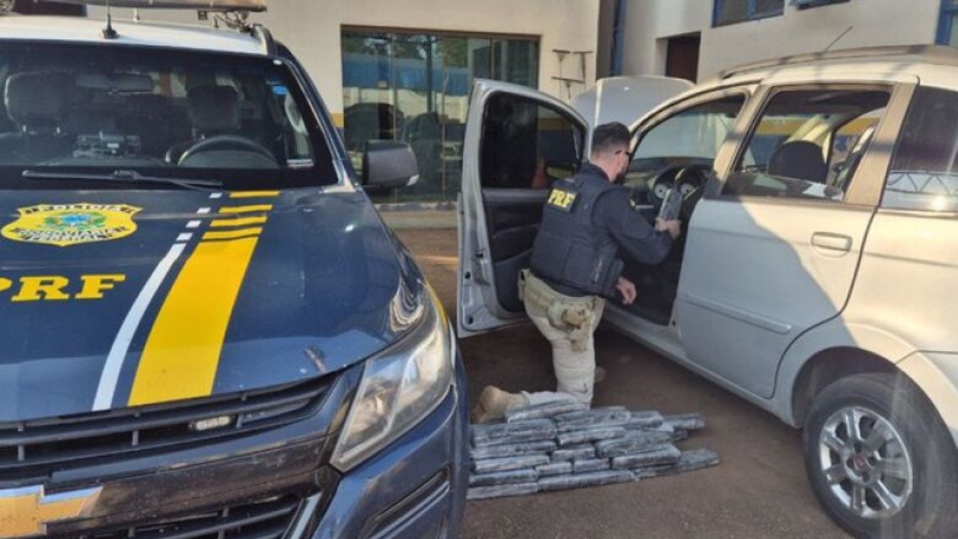 Ap&oacute;s forte odor em carro, PRF apreende maconha e prende condutor