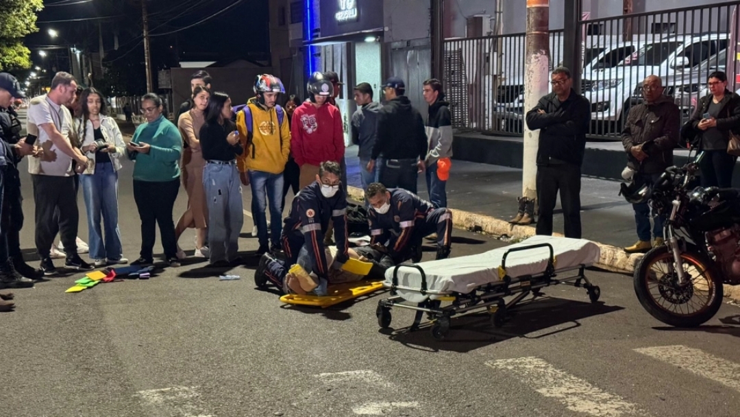 Motociclista fratura f&ecirc;mur em acidente com carro em Nova Andradina