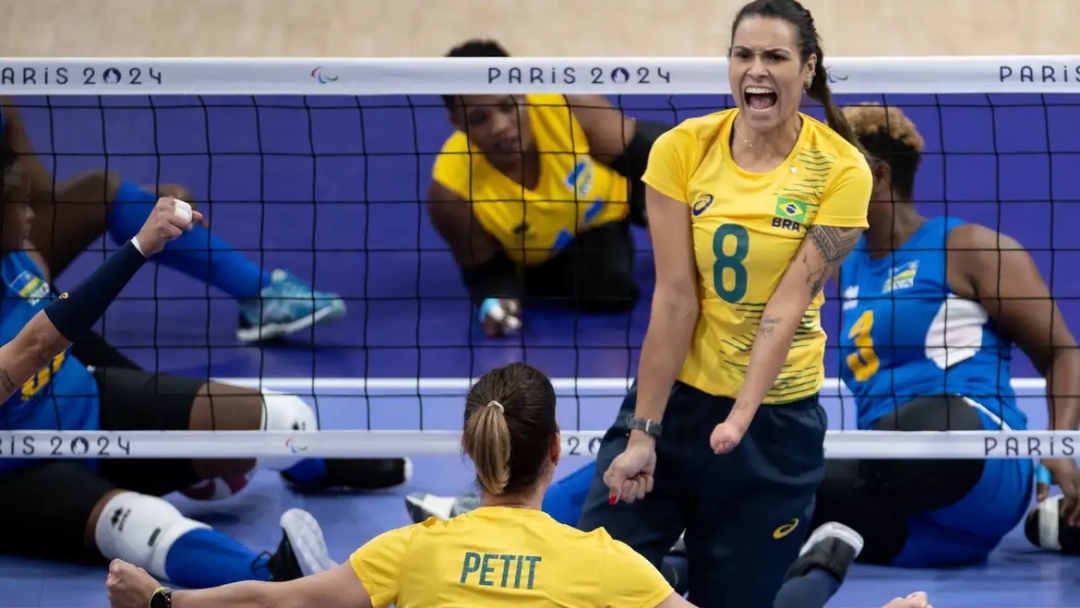 Brasil vence Ruanda na estreia do v&ocirc;lei sentado feminino em Paris 2024