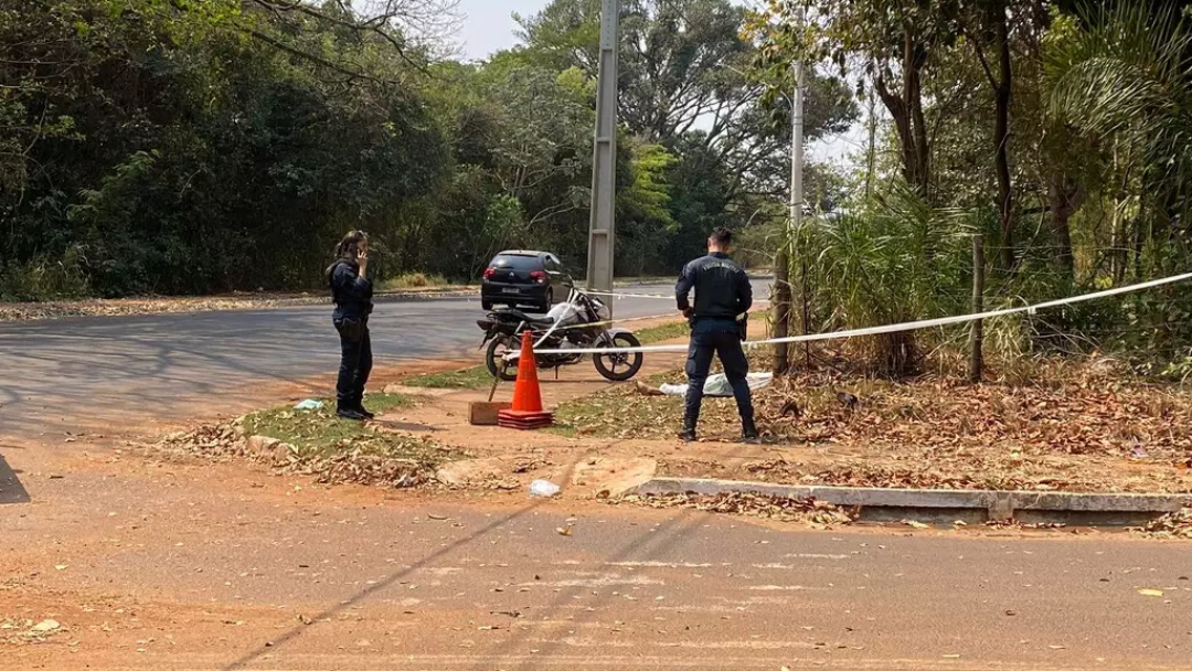 Motociclista &eacute; encontrado morto em cal&ccedil;ada 