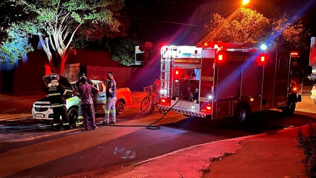 Carro sofre pane el&eacute;trica e pega fogo em Ivinhema