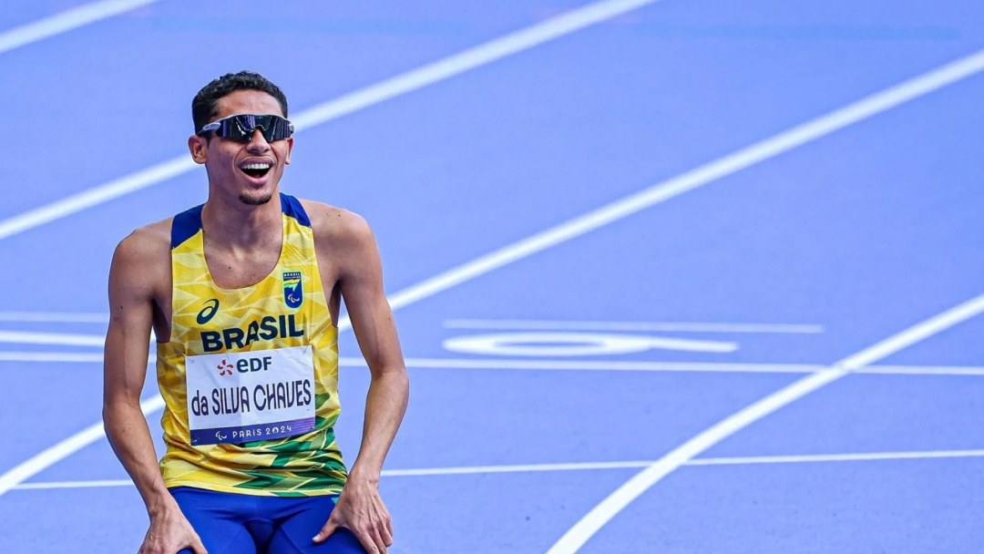 Brasil &eacute; prata no atletismo e se aproxima da 50&ordf; medalha