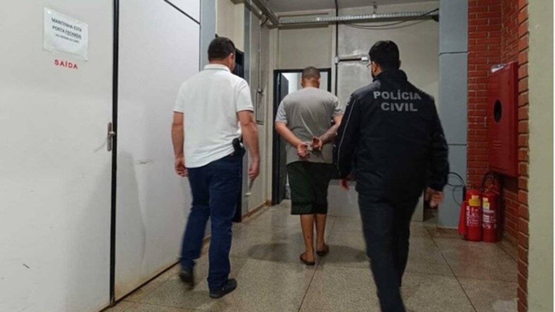 Pol&iacute;cia encontra cofre embutido em parede de casa que servia de ponto de venda de crack