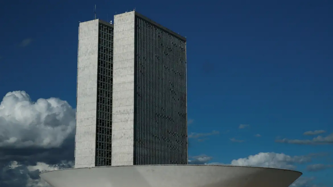 CCJ vota anistia a presos do 8/1 e analisa projetos contra STF