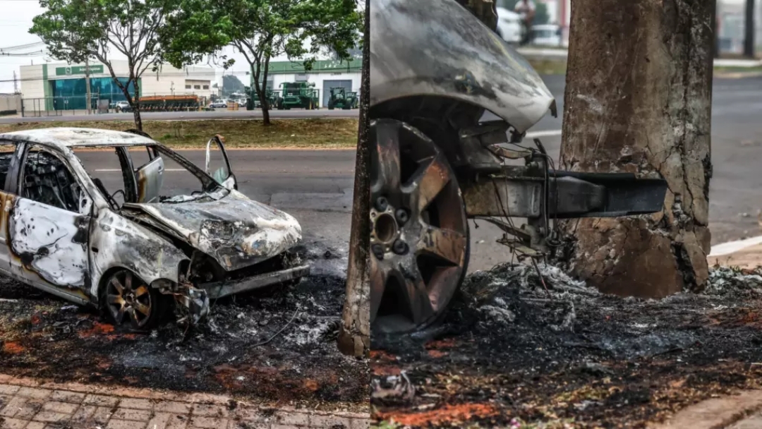 Carro bate em poste e pega fogo