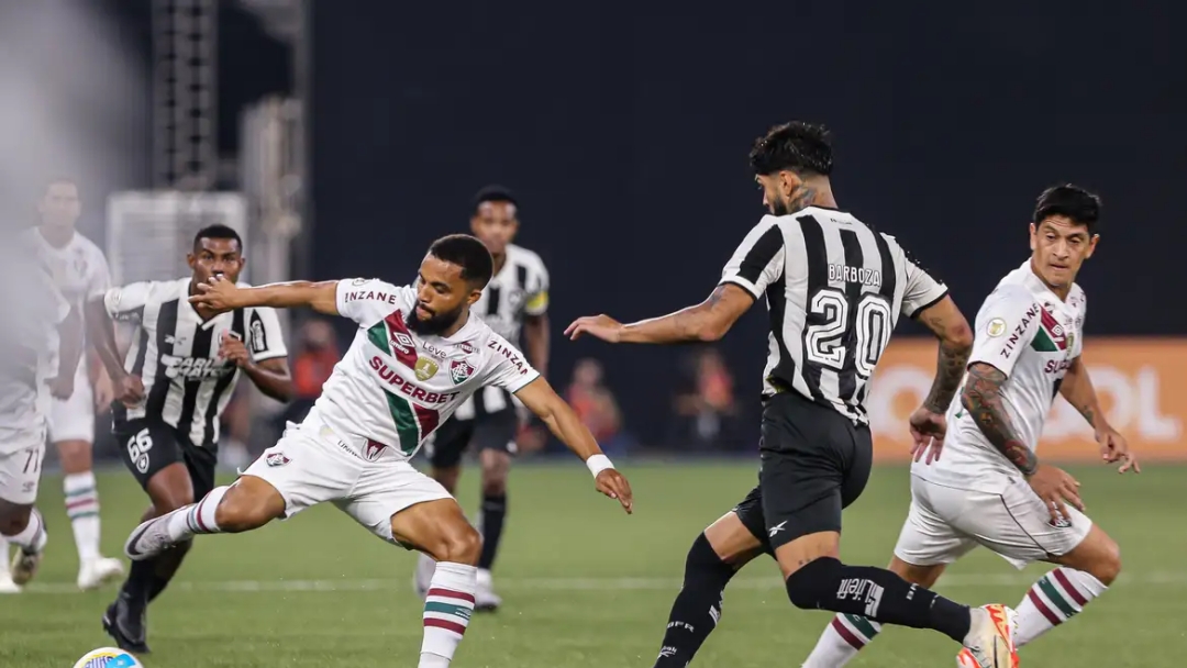 Fluminense e Botafogo fazem cl&aacute;ssico de opostos 