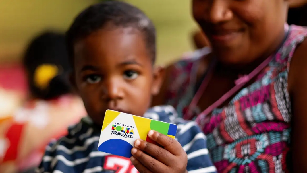 Caixa paga Bolsa Fam&iacute;lia a benefici&aacute;rios com NIS de final 5