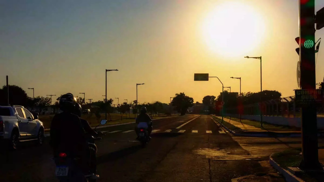 Com m&aacute;ximas que podem chegar aos 44&deg;C, n&eacute;voa seca predomina nesta ter&ccedil;a 