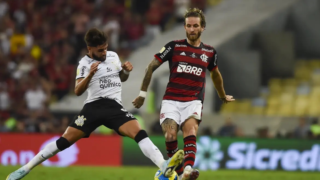 Fla e Corinthians come&ccedil;am a jogar por vaga na final