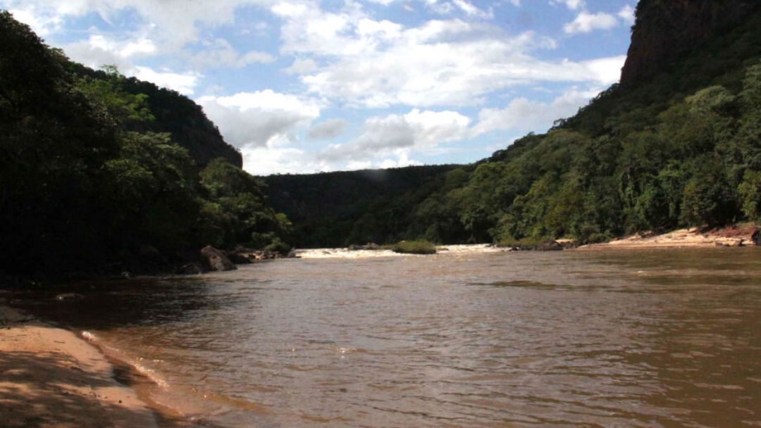 Mulher de 26 anos morre afogada no Rio Aquidauana