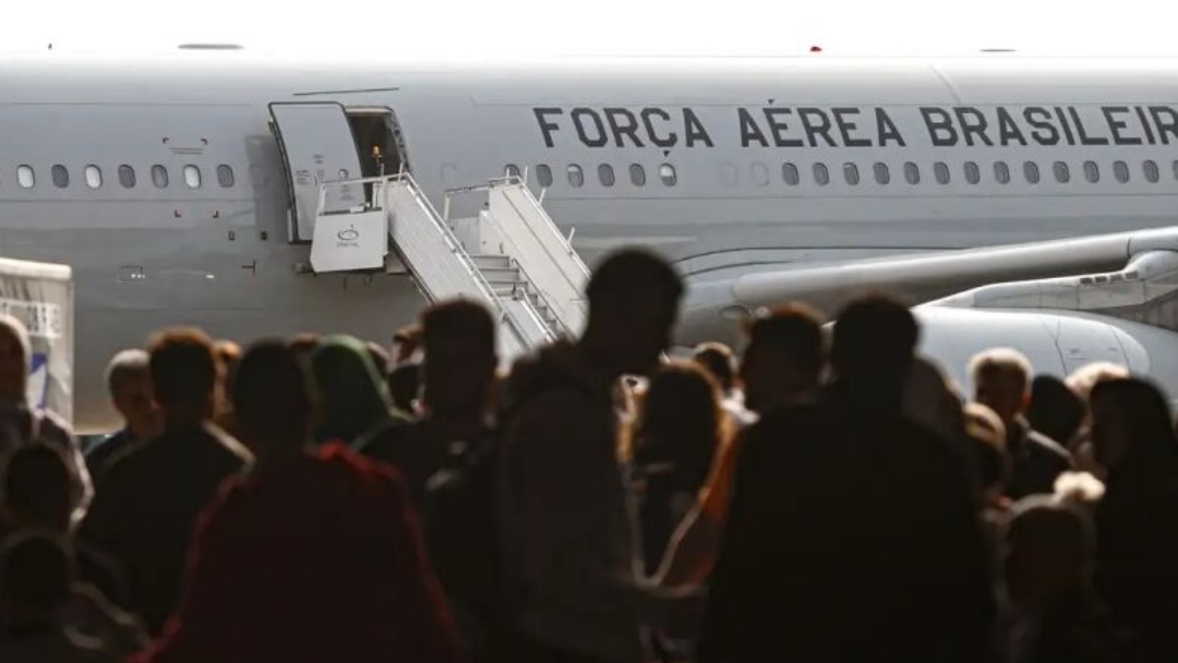 Terceiro voo da FAB traz mais 217 pessoas do L&iacute;bano