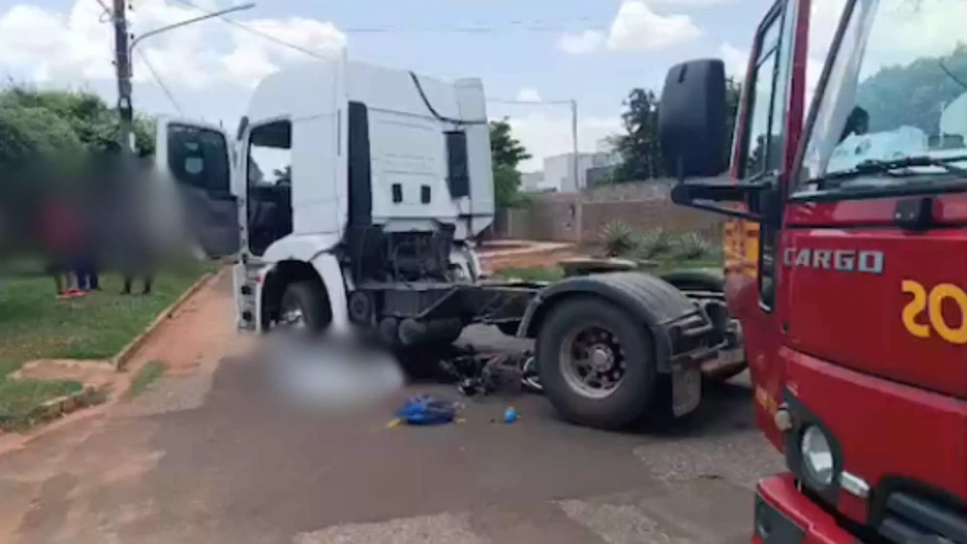 Adolescente morre atropelada por carreta ao sair da escola de bicicleta el&eacute;trica em MS