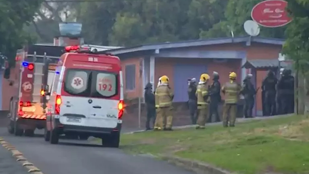 Homem mata pai, um policial e deixa 10 feridos