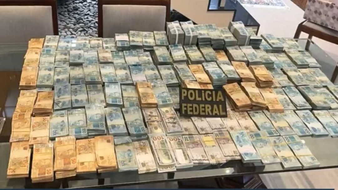 Pol&iacute;cia Federal apreende quase R$ 3 milh&otilde;es em casa de desembargador