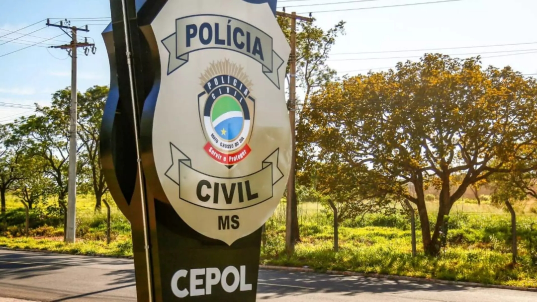 Briga entre casal acaba com homem esfaqueado nas costas e descoberta de arma e muni&ccedil;&otilde;es 