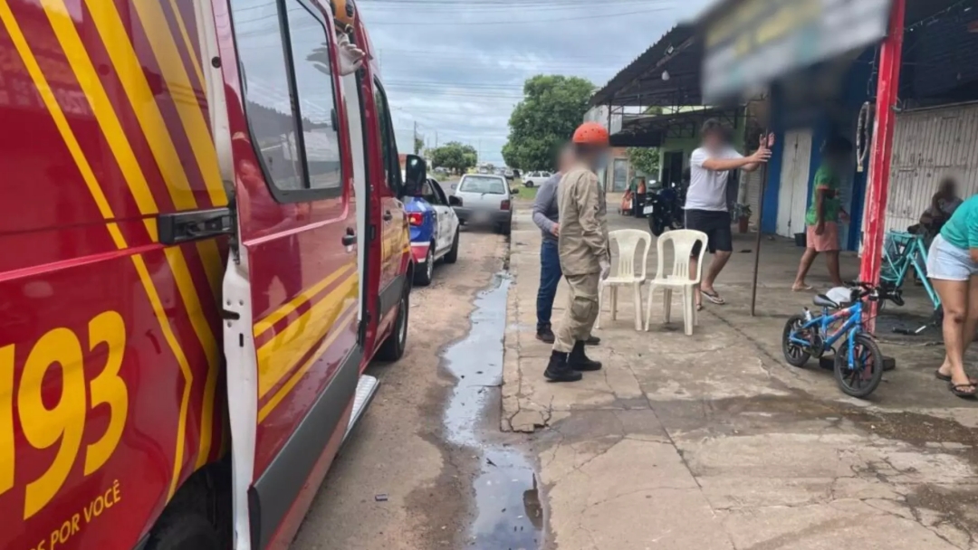 M&atilde;e e crian&ccedil;a s&atilde;o atropeladas e motociclista foge sem prestar socorro 