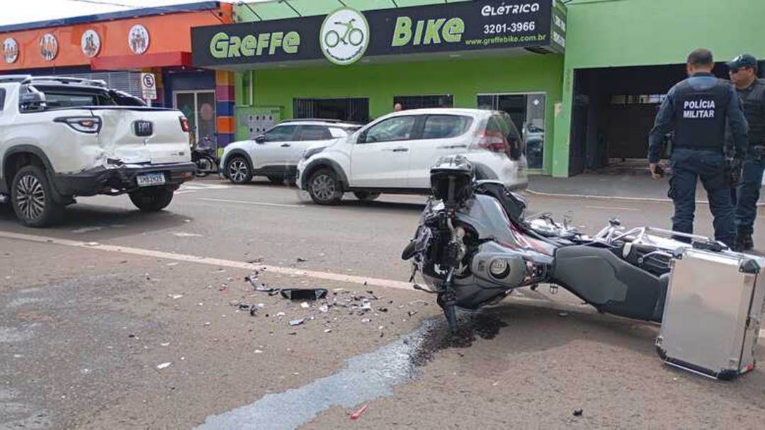 Motociclista &eacute; socorrido desacordado ap&oacute;s acidente grave na Bandeirantes