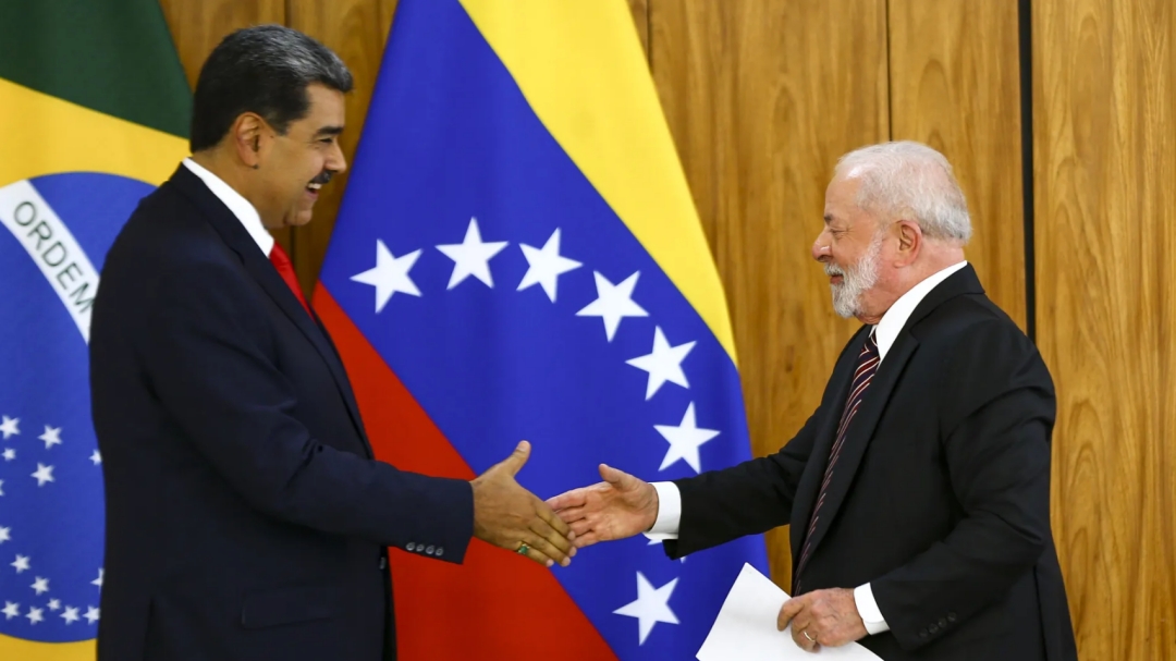 Ap&oacute;s Maduro elogiar Lula, embaixador da Venezuela anuncia que voltar&aacute; ao Brasil