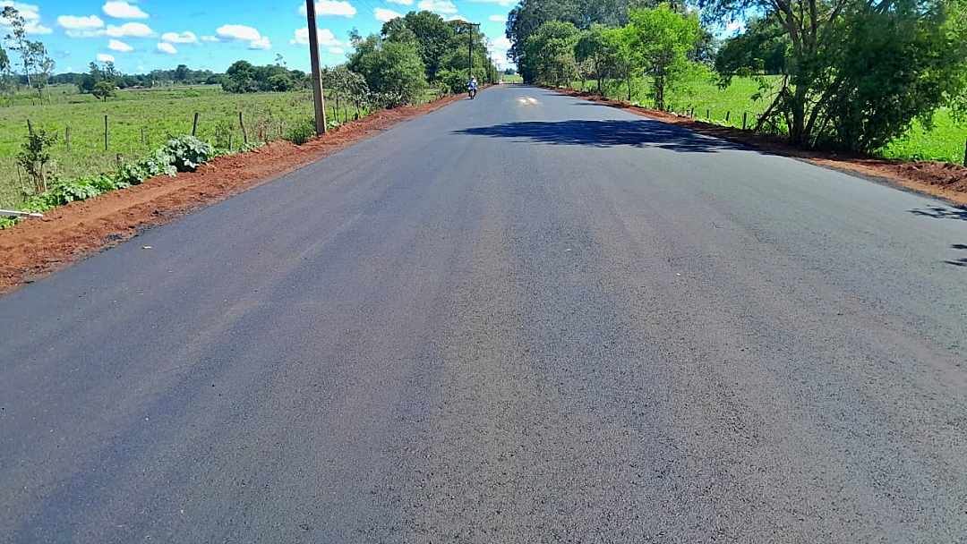 Conclu&iacute;do asfalto de acesso &agrave; agrovila do Cap&atilde;o Bonito, que ainda receber&aacute; meio-fio