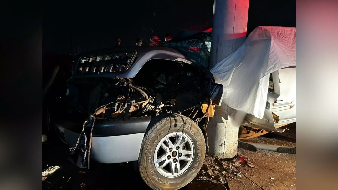 Morte de casal em acidente ocorreu ap&oacute;s motorista desviar de &lsquo;monte&rsquo; de terra em avenida 