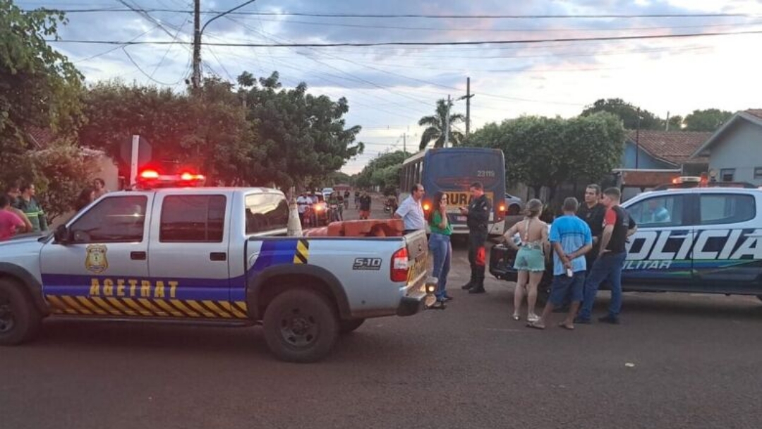 Mulher morre ap&oacute;s colis&atilde;o entre motocicleta e &ocirc;nibus