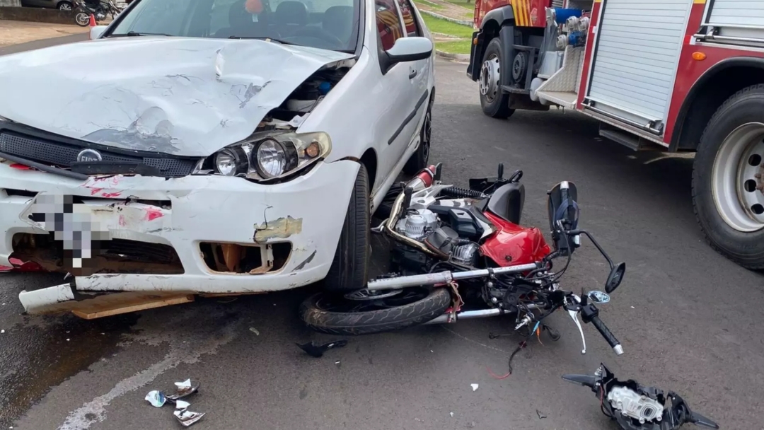 Motociclista fica ferido ap&oacute;s se envolver em acidente 