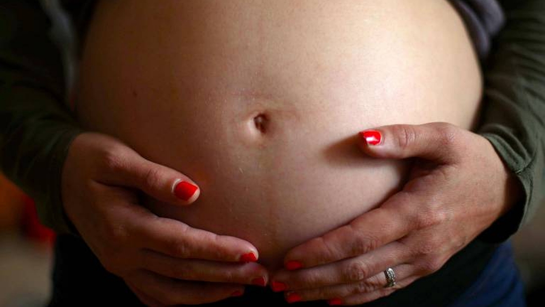 Gr&aacute;vida &eacute; mantida em c&aacute;rcere privado por tr&ecirc;s dias sem comida e consegue escapar