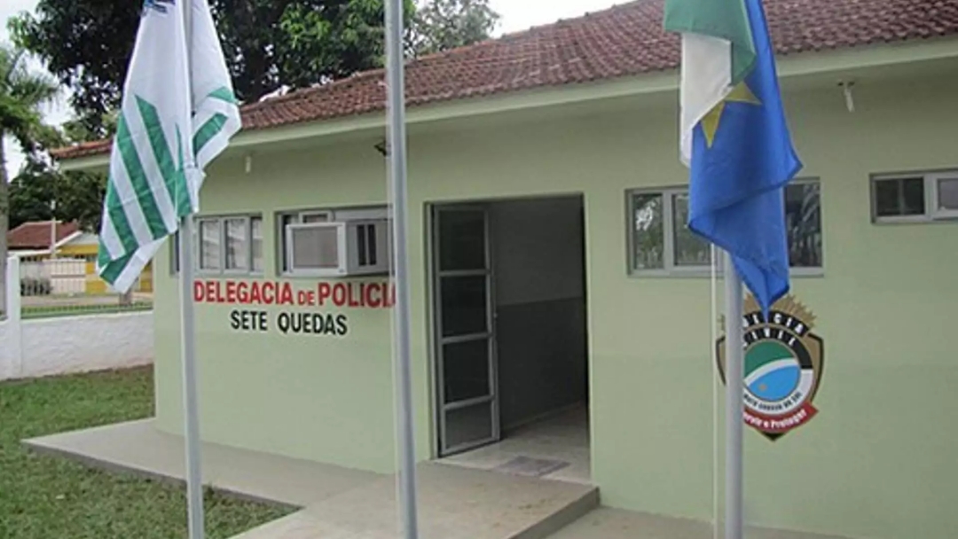 Homem é assassinado com cinco tiros na nuca próximo a clube de laço